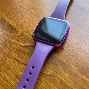 Fitbit Versa Lite + 4 bands and 2 chargers